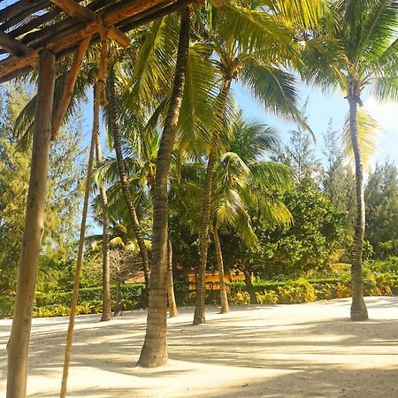 Zumzum Beach House Bed & Breakfast Kinondo Bagian luar foto