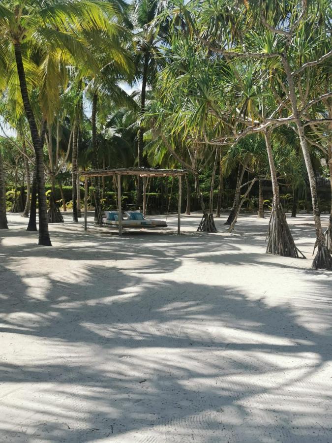 Zumzum Beach House Bed & Breakfast Kinondo Bagian luar foto