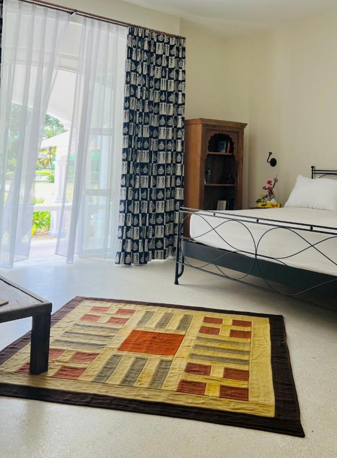 Zumzum Beach House Bed & Breakfast Kinondo Bagian luar foto